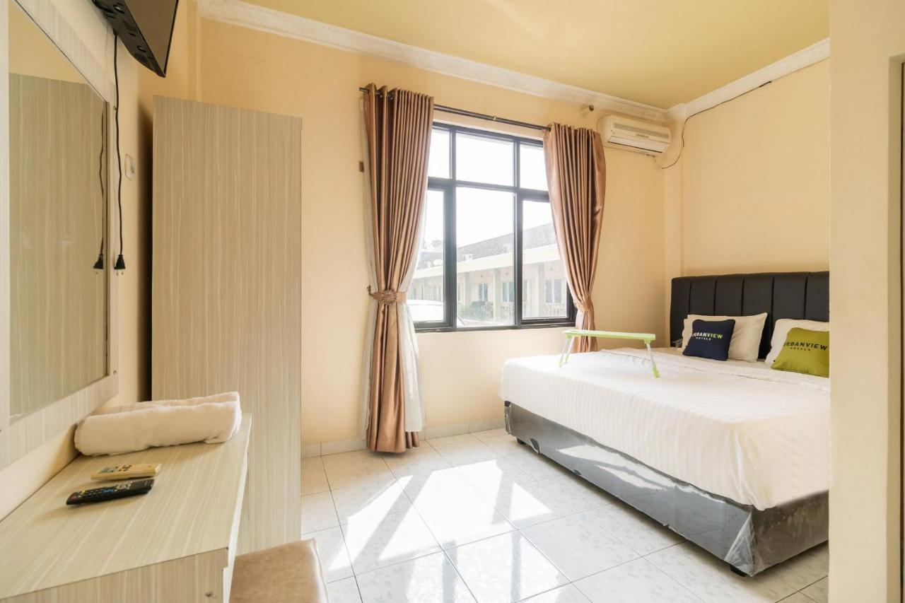 Urbanview Hotel Nugraha Palembang By Reddoorz Extérieur photo